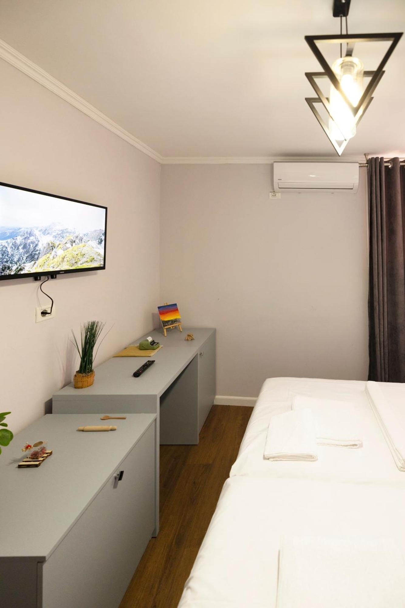 Tier Hotel Тирана Экстерьер фото
