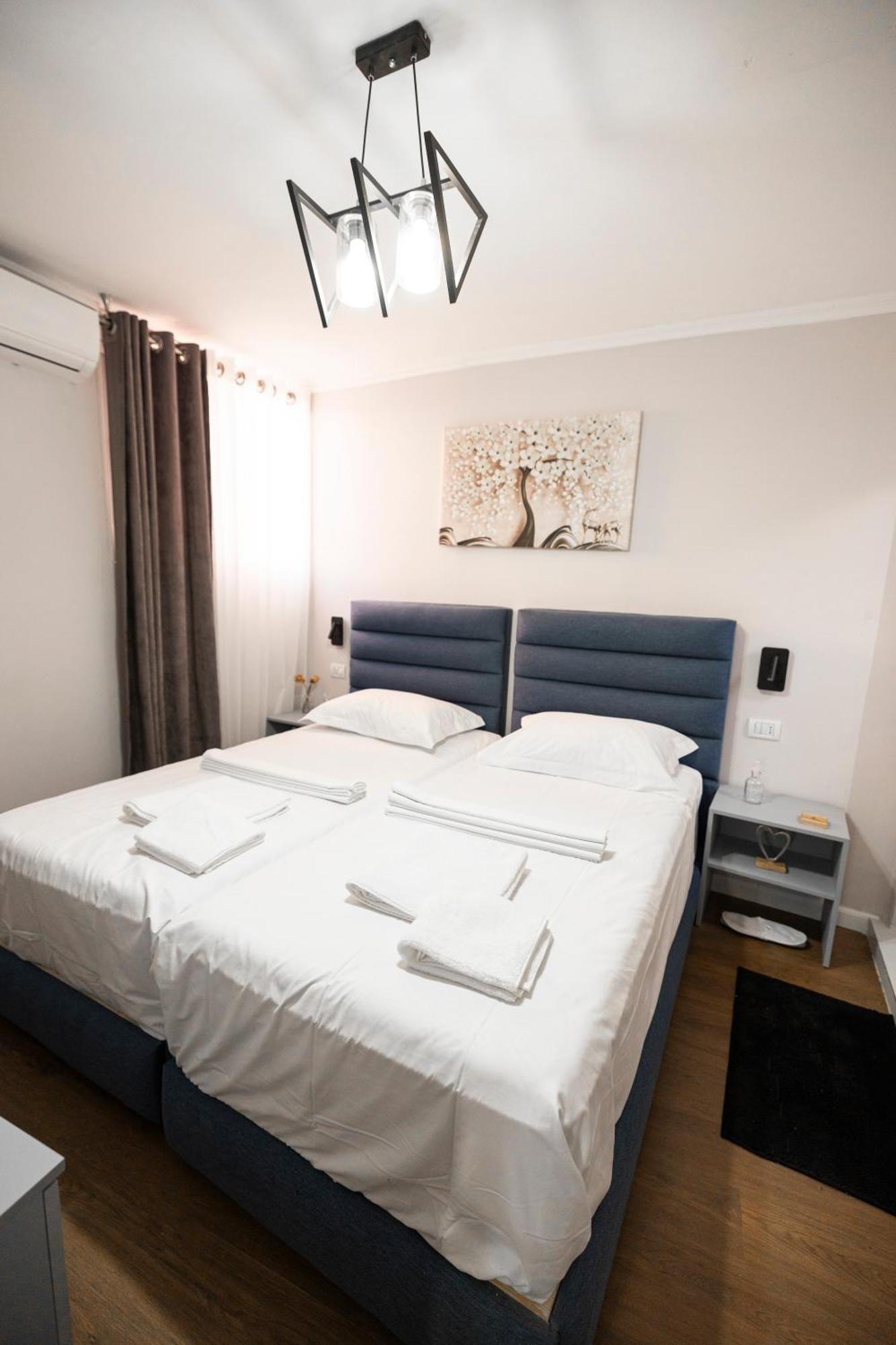 Tier Hotel Тирана Экстерьер фото
